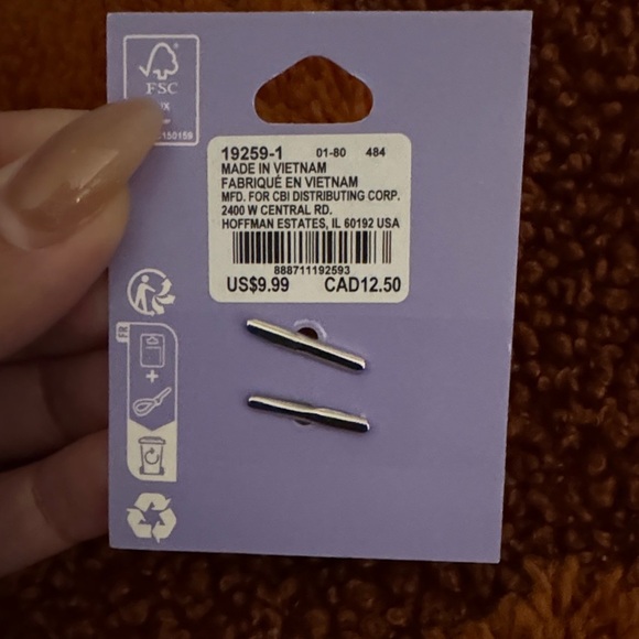 Claire's-  NWT Elegant Gold Ring - Picture 3 of 4